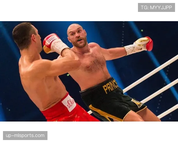 泰森·富里睡醒发现床边堆着200万英镑现金，顺手点了根雪茄