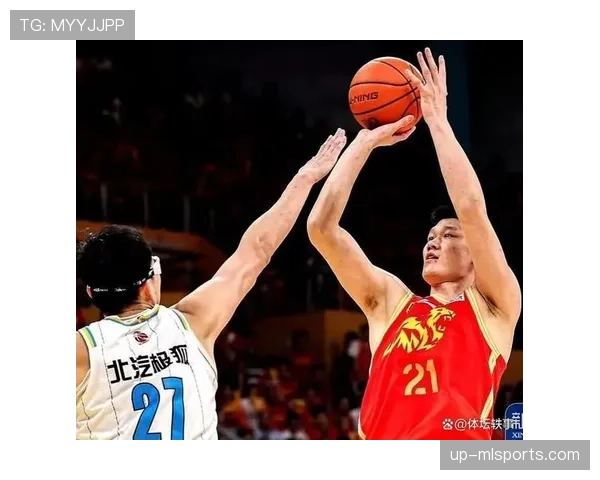 胡金秋这生活节奏跟球场上判若两人，真像个别人家的“假期教练”